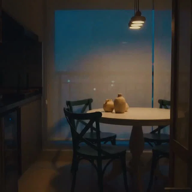 A noite de um jeito, de dia de outro...
