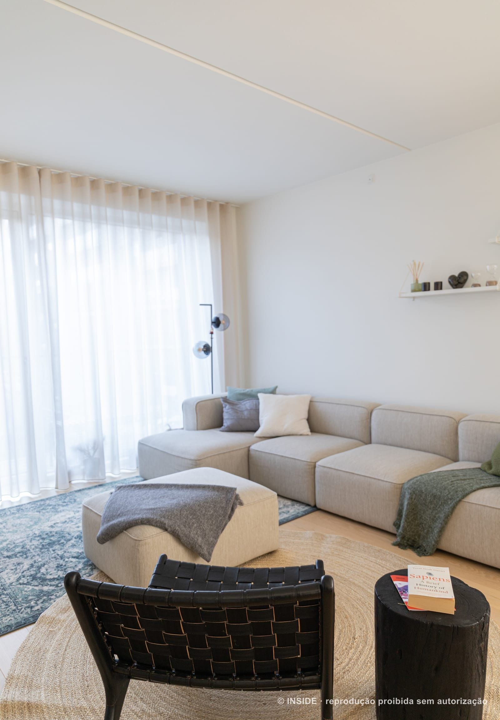 Bedroom with natural light · INSIDE Arquitetura 2022